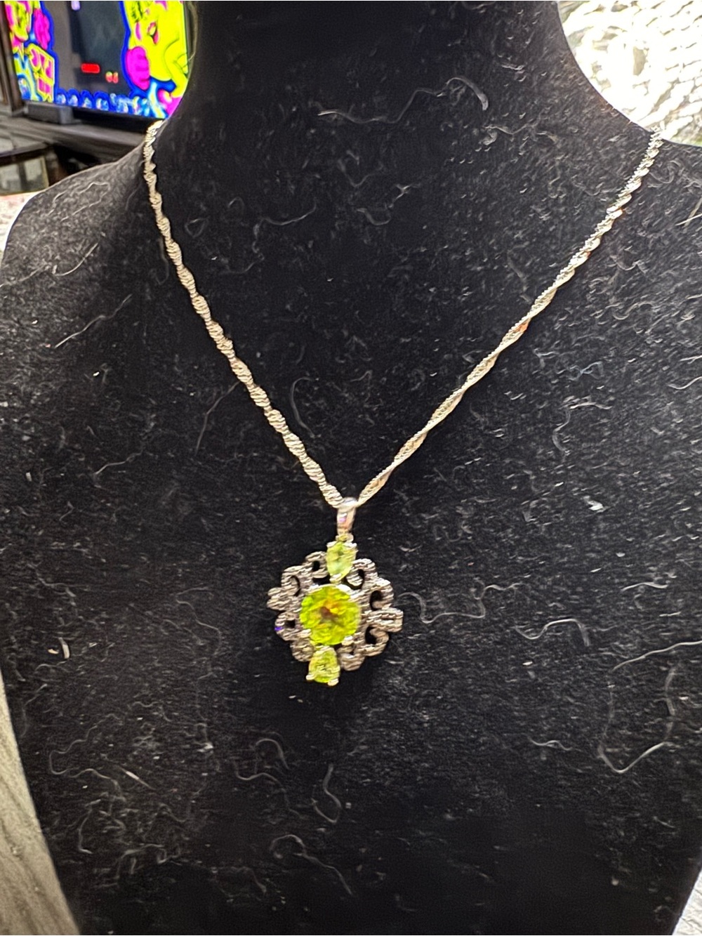 Source Unknown Silver Pendant Necklace with Peridot Green Stones